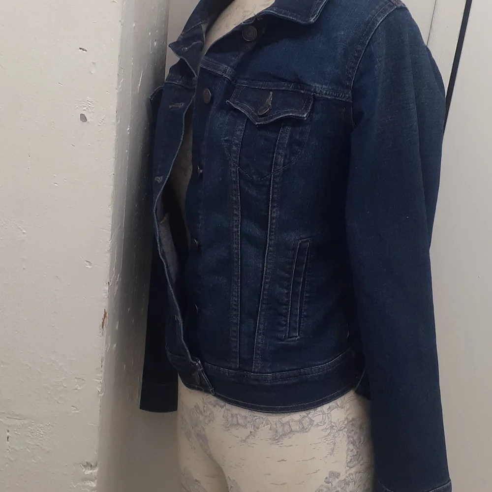 Old Navy classic Denim Jacket In Dark WORN Wash Sz M - Picture 4 of 9